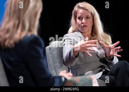 Gwynne Shotwell, President und Chief Operating Officer von SpaceX, spricht auf dem jährlichen McCain Institute Sedona Forum Stockfoto