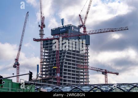 Das Bauprojekt Elbtower, der architektonische Abschluss der Hafencity Hamburg, im Osten, soll auf 64 Stockwerke und 245 Meter anwachsen Stockfoto