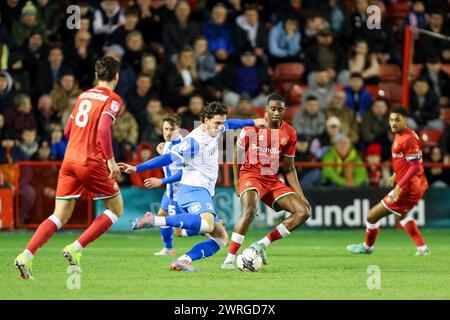 Walsall, Großbritannien. März 2024. Barrow's Kian Spence in Aktion während des Spiels der EFL Sky Bet League 2 zwischen Walsall und Barrow im Poundland Bescot Stadium in Walsall, England am 12. März 2024. Foto von Stuart Leggett. Nur redaktionelle Verwendung, Lizenz für kommerzielle Nutzung erforderlich. Keine Verwendung bei Wetten, Spielen oder Publikationen eines einzelnen Clubs/einer Liga/eines Spielers. Quelle: UK Sports Pics Ltd/Alamy Live News Stockfoto