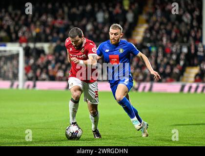 Wrexham, Großbritannien. März 2024. Elliot Lee aus Wrexham und George Thomson aus Harrogate Town kämpfen um den Ball, während des Sky Bet League 2 Matches Wrexham gegen Harrogate Town in Stok CAE Ras, Wrexham, Vereinigtes Königreich, 12. März 2024 (Foto: Cody Froggatt/News Images) in Wrexham, Vereinigtes Königreich am 12. März 2024. (Foto: Cody Froggatt/News Images/SIPA USA) Credit: SIPA USA/Alamy Live News Stockfoto