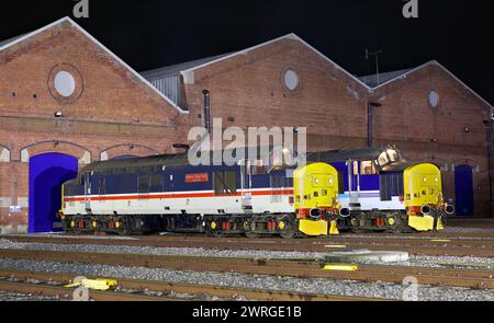 37419 & 37425 stehen am 16.12.23. In York Holgate Works. Stockfoto