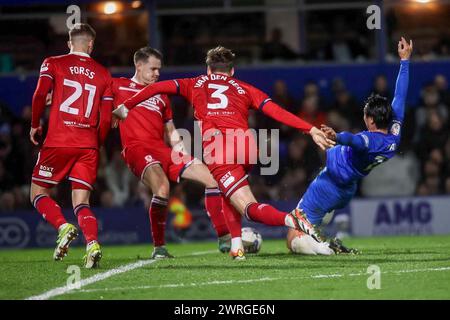 Birmingham, Großbritannien. März 2024. St Andrew's Stadium St Andrew's Stadium Birmingham City Mittelfeldspieler Paik Seung-Ho (13) Middlesbrough Stürmer Marcus Forss (21) während des EFL Sky Bet Championship Matches zwischen Birmingham City und Middlesbrough im St Andrew's Stadium, Birmingham, England am 12. März 2024. (Andy Shaw/SPP) (Andy Shaw/SPP) Credit: SPP Sport Press Photo. /Alamy Live News Stockfoto