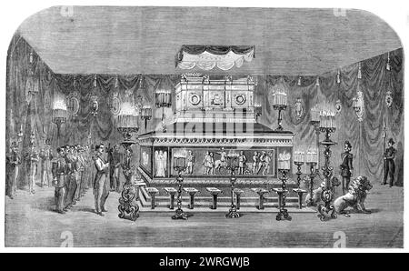 Im Zustand der Überreste des verstorbenen Königs von Dänemark im Castrum Doloris, oder Trauerhalle, im Königspalast, Kopenhagen, 1864. Ein offener Sarg von enormen Dimensionen, der zwei andere aus Blei und Holz umhüllte, wurde auf einer Plattform platziert, mit Schwarz verziert, wie der Rest des Saals. An seinem Kopf hängte das große Banner des Reiches. Ein Basreliefs aus Bronze, eingelegt in das Holz auf der linken Seite, stellte den verstorbenen König zu Pferd aus und gab den Seeleuten und Soldaten Befehle... teilweise auf und teilweise um die Castrum Doloris herum wurden silberne Leuchter platziert, die von Lichtern strahlend waren; während der Fuß von Stockfoto