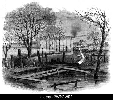 Die tödliche Explosion in St. Edmund's Main Colliery, Barnsley: Graben, der zum Dearne und zum Dove Canal geschnitten wurde, um die Grube zu überschwemmen, 1862. "Der letzte der siebzehn geretteten Personen wurde am Nachmittag von Dienstag zwei Wochen aus der Edmond's Main Colliery hergebracht, und die Besitzer sahen, dass es hoffnungslos war, noch mehr zu retten, berieten sich mehrere Bergbauingenieure, und auf ihren Rat hin wurden einige Männer dazu gebracht, einen Graben zu schneiden... das war eine mühsame Aufgabe, da der Schnitt 14 Fuß tief sein musste, und ein Großteil davon durch Felsen; außerdem bedeutete es den Verlust von Stockfoto