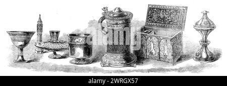 The Loan Collection, South-Kensington, 1862. "Silbervergoldeter Stehbecher; Silberbecher; silbergoldener Becher; Kristalltanker, "der Giftbecher"; Schatulle; Silber-vergoldetes Salz. Tankard...called "der Giftbecher". Die Trommel besteht aus Glas, das in Silber filigrane verschlossen ist... ihre Abdeckung ist mit einem konischen Kristall besetzt... sie wird als "The Poison Cup" bezeichnet, in Anspielung auf den Aberglauben, dass wenn Gift hineingegossen wird, das Glas zerbrechen würde und der Kristall auf dem Deckel verfärbt wird... englische Arbeit, Ende des 16. Jahrhunderts. Clare College. Silbergoldenes Salz, mit pyramidaler Abdeckung... an Stockfoto