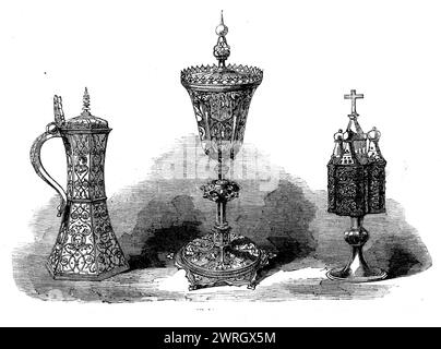 The Loan Collection, South-Kensington, 1862. "Silbergoldener, sechseckiger Tankard, in der Mitte schmal, zur Basis hin weitend, mit Masken und Rollen verziert, auf granuliertem Boden in Tafeln. Im Tankard unten ist eine päpstliche Medaille angebracht. Deutsch, ca. 1550. W. H. Forman, Esq. Der „Lynn“-Becher – ein hoher, stehender Becher und eine silbergoldene Hülle, bereichert mit durchscheinendem Emailleur... dieser wunderschöne Becher ist allgemein als „King John's“ bekannt und soll von diesem König der Stadt Lynn gegeben worden sein, aber sein Datum ist lange nach seiner Herrschaft; er... Stockfoto