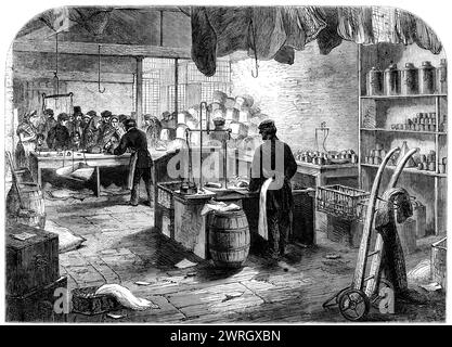 The Cotton Famine: Kaufen Sie Mühlenhände in Mr. Birley's Mill, Manchester, 1862. Wohltätigkeitsorganisation für arbeitslose Textilarbeiter von Lancashire. Mr. Birley... ist ein edles Beispiel dafür, was ein rechtschaffener Mann mit reichlich Mitteln in einer Krise wie der Gegenwart tun kann. Er unterhält derzeit sein gesamtes Volk, 1000. Sie erhalten von 2ern Bis 5s Jeweils. Die Mühle ist still und die Maschine steht still; aber einige Räume sind für die Jungen, Frauen und Mädchen, die anwesend sind, getrennt und gewärmt, um lesen, nähen und stricken zu lernen, unter kompetenten Lehrern. Ich fand dort 50 Jungen und 150 Frauen Stockfoto