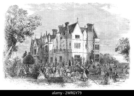 Festival of Ragged-School Teachers in der Nutfield Priory, der Residenz von Mr. H. E. Gurney, in der Nähe von Reigate, 1864. Jährliche Unterhaltung. "Neben anderen Möglichkeiten, sein Mitgefühl mit dieser nützlichen und mühsamen Klasse von Lehrern in ihrer Arbeit unter unseren Armen in der Stadt auszudrücken, hat [Mr. Gurney] seit sieben Jahren jeden Herbst ein fest an die freiwilligen Lehrer jedes Londoner Bezirks gegeben. Auf diese Weise hat er bereits 2200 Lehrer aus den 165 angeschlossenen, zerlumpten Schulen unterhalten, die heute in London existieren. Hier wurden sie wie immer von ihrem Gastgeber herzlich empfangen, der sie darüber informierte, dass die h Stockfoto