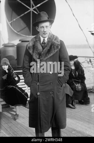 Prinz Ruspoli, 1919. Zeigt Prinz Eugenio Ruspoli, Sekretär der italienischen Botschaft, vermutlich am 25. November 1919 an Bord der Mauretania am Cunard Pier in New York. Stockfoto