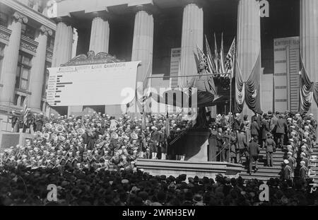 Sub-Treasury, 4. Oktober 1918 (Erstellungsdatum oder Veröffentlichung später). Eine Kundgebung für die Vierte Liberty Loan Campaign, die 1918 während des Ersten Weltkriegs auf den Stufen der Federal Hall in New York City stattfand Stockfoto