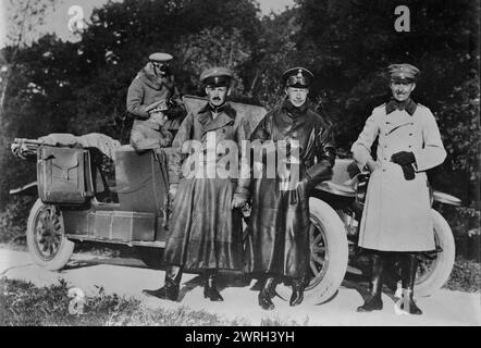 Kronprinz Deutschland an der Front, 1915. Deutscher Kronprinz Wilhelm (1882–1951) besuchte im Februar 1915 während des Ersten Weltkriegs eine Militäreinheit in Argonne, Frankreich Stockfoto