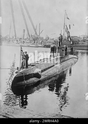 Deutsche Minenschicht, 1916. Ein deutsches Minenschicht-U-Boot UC-5, das am 27. April 1916 von britischen Truppen gefangen genommen wurde. Stockfoto