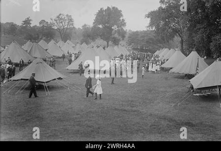 14. Infanterielager, Prospect Park, zwischen 1915 und 1920. Ein Lager der 14. Infanterie in Prospect Park, Brooklyn, New York. Stockfoto