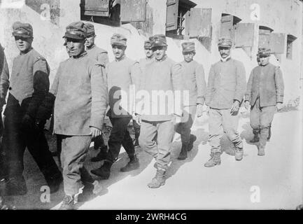 Italienische Gefangene, Schloss Laibach, Österreich, zwischen 1910 und 1915. Italienische Kriegsgefangene in der Burg Ljubljana in Ljubljana, Österreich (heute Slowenien) während des Ersten Weltkriegs Stockfoto