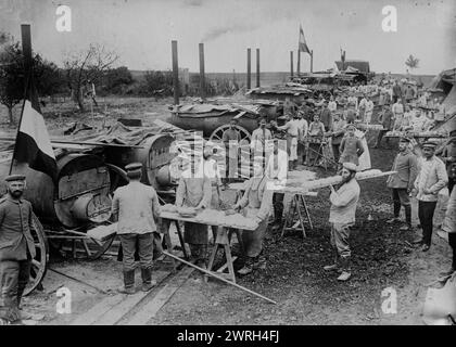 Deutsche Feldbäckerei bei Ypern, 1914. Männer kochen Brot in mobilen Öfen in der Nähe von Ypern, Belgien während des Ersten Weltkriegs Stockfoto