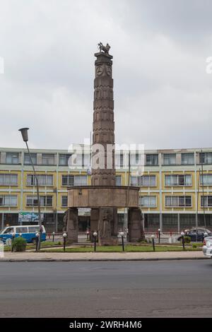 ADDIS ABEBA (ÄTHIOPIEN) – 29. NOVEMBER 2011: Monument auf dem Meyazia 27 Square, bekannt als Arat Kilo. Es erinnert an die Befreiung Äthiopiens von F Stockfoto