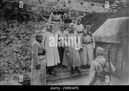 Karl Franz Josef in der Festung Przemysl, 1914 (Erstellungsdatum oder Veröffentlichung später). Karl Franz Joseph (Karl I. von Österreich) (1887-1922) besuchte während des Ersten Weltkriegs die Festung Przemysl, Przemysl, Österreich-Ungarn (heute in Polen) Stockfoto