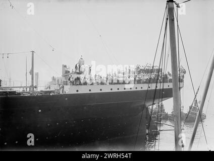 Belgische Reservisten an der ADRIA zwischen 1914 und 1915. Belgische Reservisten riefen zum Ersten Weltkrieg an der R.M.S. Adriatic an. Stockfoto