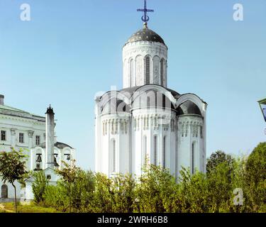 Altarseite der Kathedrale des Heiligen Demetrius [Vladimir], 1911. Aus dem Album: Ansichten entlang der oberen Wolga, zwischen Jaroslawl, Wladimir und Kostroma, Russisches Reich. Stockfoto