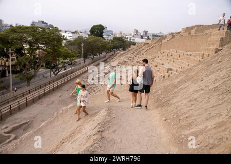 Ruinen der Präinka in Lima bei Huaca Pucllana Stockfoto