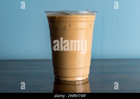 Eiskaffee in einer Tasse Stockfoto