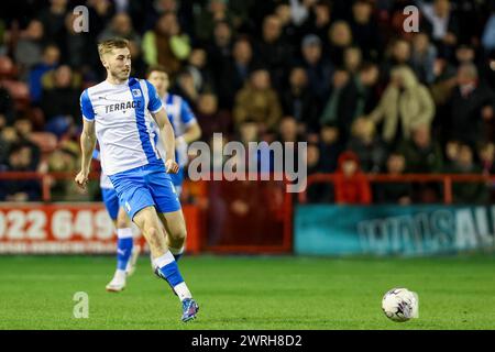 Walsall, Großbritannien. März 2024. Während des Spiels der EFL Sky Bet League 2 zwischen Walsall und Barrow im Poundland Bescot Stadium, Walsall, England am 12. März 2024. Foto von Stuart Leggett. Nur redaktionelle Verwendung, Lizenz für kommerzielle Nutzung erforderlich. Keine Verwendung bei Wetten, Spielen oder Publikationen eines einzelnen Clubs/einer Liga/eines Spielers. Quelle: UK Sports Pics Ltd/Alamy Live News Stockfoto