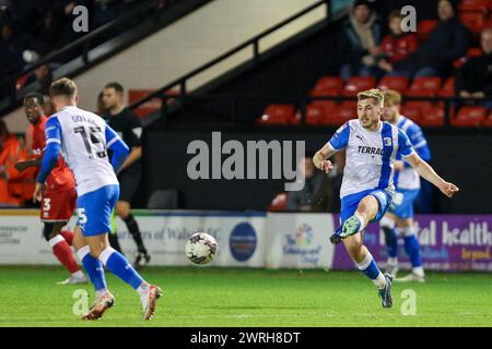 Walsall, Großbritannien. März 2024. Während des Spiels der EFL Sky Bet League 2 zwischen Walsall und Barrow im Poundland Bescot Stadium, Walsall, England am 12. März 2024. Foto von Stuart Leggett. Nur redaktionelle Verwendung, Lizenz für kommerzielle Nutzung erforderlich. Keine Verwendung bei Wetten, Spielen oder Publikationen eines einzelnen Clubs/einer Liga/eines Spielers. Quelle: UK Sports Pics Ltd/Alamy Live News Stockfoto