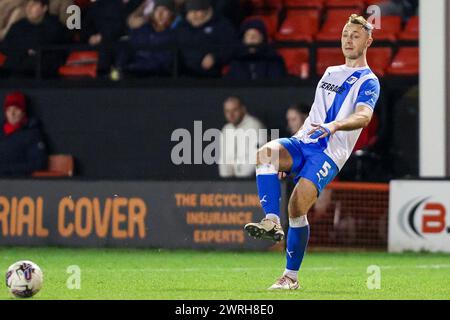 Walsall, Großbritannien. März 2024. Barrow’s George Ray im Spiel der EFL Sky Bet League 2 zwischen Walsall und Barrow im Poundland Bescot Stadium in Walsall, England am 12. März 2024. Foto von Stuart Leggett. Nur redaktionelle Verwendung, Lizenz für kommerzielle Nutzung erforderlich. Keine Verwendung bei Wetten, Spielen oder Publikationen eines einzelnen Clubs/einer Liga/eines Spielers. Quelle: UK Sports Pics Ltd/Alamy Live News Stockfoto