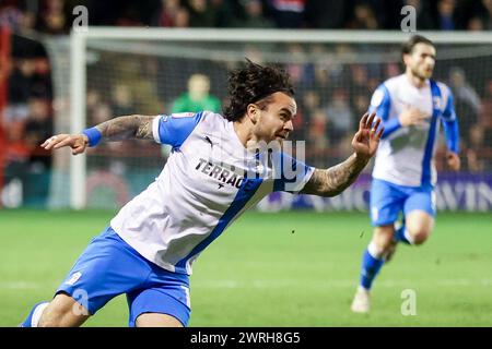 Walsall, Großbritannien. März 2024. Barrow's Dom Telford im Spiel der EFL Sky Bet League 2 zwischen Walsall und Barrow im Poundland Bescot Stadium in Walsall, England am 12. März 2024. Foto von Stuart Leggett. Nur redaktionelle Verwendung, Lizenz für kommerzielle Nutzung erforderlich. Keine Verwendung bei Wetten, Spielen oder Publikationen eines einzelnen Clubs/einer Liga/eines Spielers. Quelle: UK Sports Pics Ltd/Alamy Live News Stockfoto