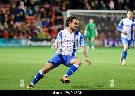 Walsall, Großbritannien. März 2024. Barrow's Dom Telford im Spiel der EFL Sky Bet League 2 zwischen Walsall und Barrow im Poundland Bescot Stadium in Walsall, England am 12. März 2024. Foto von Stuart Leggett. Nur redaktionelle Verwendung, Lizenz für kommerzielle Nutzung erforderlich. Keine Verwendung bei Wetten, Spielen oder Publikationen eines einzelnen Clubs/einer Liga/eines Spielers. Quelle: UK Sports Pics Ltd/Alamy Live News Stockfoto