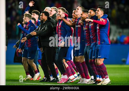 Barcelona, Spanien. März 2024. Die Spieler von Barcelona feiern nach dem Achtelfinale der UEFA Champions League am 12. März 2024 im zweiten Legspiel zwischen dem FC Barcelona und Neapel in Barcelona, Spanien. Quelle: Joan Gosa/Xinhua/Alamy Live News Stockfoto