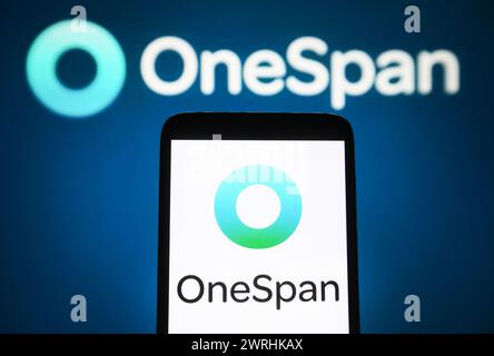 Kiew, Ukraine. März 2024. In dieser Abbildung ist das OneSpan-Logo auf einem Smartphone und einem pc-Bildschirm zu sehen. (Foto von Pavlo Gonchar/SOPA Images/SIPA USA) *** ausschließlich für redaktionelle Nachrichten *** Credit: SIPA USA/Alamy Live News Stockfoto
