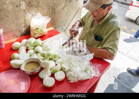 Merida Mexico,Centro Calle 56,Mercado San Benito,Mercado Municipal de Artesanias,Mercado Lucas de Galvez,Mann Männer männlich,Erwachsene,Bewohner, Stockfoto