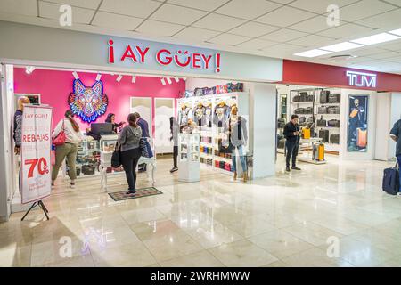 Merida Mexico, Manuel Crescencio Rejon Merida International Airport, Inneneinrichtung, Terminal Halle Gate Bereich, Ay Guey Bekleidungsgeschäft Geschäft Stockfoto