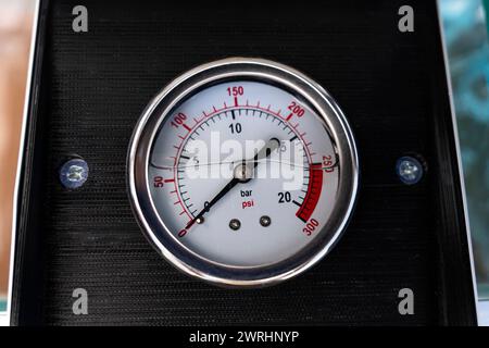 Traditionelle Instrumente zur Druckmessung. Mechanische Manometer. Stockfoto
