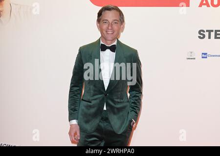 Rom, Italien. März 2024. VolkerBruch besucht den roten Teppich der Premiere des Films „Race for Glory“ im Space Cinema Moderno. Quelle: SOPA Images Limited/Alamy Live News Stockfoto