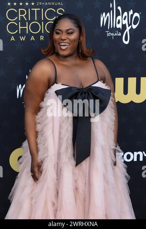 14. Januar 2024, Santa Monica, CA, USA: LOS ANGELES - 14. JAN: Danielle Brooks bei den 29. Annual Critics Choice Awards - Ankunft im Barker Hanger am 14. Januar 2024 in Santa Monica, CA. (Kreditbild: © Kay Blake/ZUMA Press Wire) NUR REDAKTIONELLE VERWENDUNG! Nicht für kommerzielle ZWECKE! Stockfoto