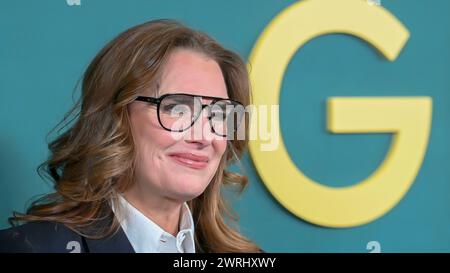 New York, Usa. März 2024. NEW YORK, NEW YORK – 12. MÄRZ: Brooke Shields nimmt am 12. März 2024 in New York City an der Premiere von „A Gentleman in Moscow“ im Museum of Modern Art Teil. Quelle: Ron Adar/Alamy Live News Stockfoto