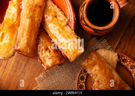 Campechanas. Traditionelles mexikanisches Süßbrot, knusprig und flach in Form, ähnlich Blätterteig, hergestellt aus Weizenmehl, Zucker, Salz und Schmalz oder ve Stockfoto