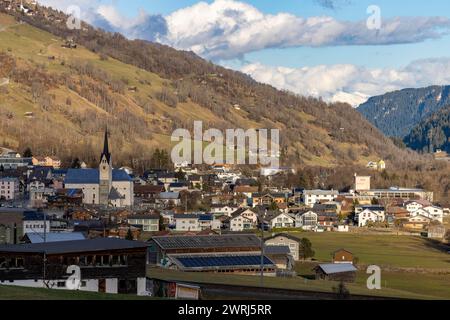 Dorfblick auf Trun, Surselva, Graubünden, Schweiz Stockfoto