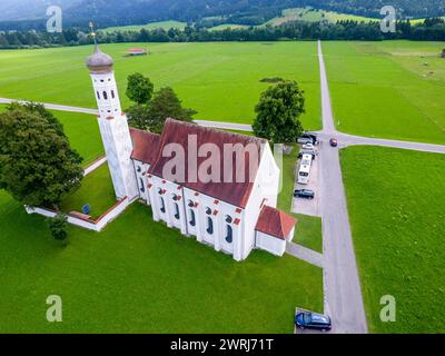 Aus der Vogelperspektive auf die barocke St. Kolumbianische Kirche bei Schwangau in Bayern, 27.07.2016 Stockfoto