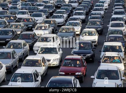 Verkehrsstau auf einer Autobahn in Teheran, 22.05.2016 Stockfoto