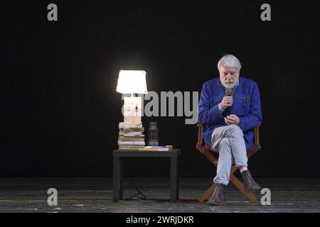 Teatro Filarmonico, Verona, Italien, 11. März 2024, Paolo Crepet während PAOLO CREPET - PRENDETEVI LA LUNA. UN DIALOGO TRA GENERAZIONI - NACHRICHTEN Stockfoto