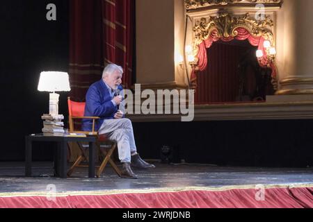 Teatro Filarmonico, Verona, Italien, 11. März 2024, Paolo Crepet während PAOLO CREPET - PRENDETEVI LA LUNA. UN DIALOGO TRA GENERAZIONI - NACHRICHTEN Stockfoto