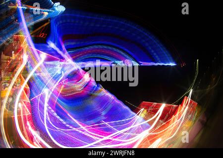 Ein helles Gemälde mit hellen Farben für farbenfrohe experimentelle Hintergründe Stockfoto