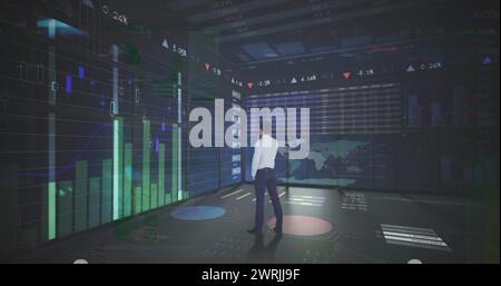 Bild der Verarbeitung von Finanzdaten über Geschäftsmann Stockfoto