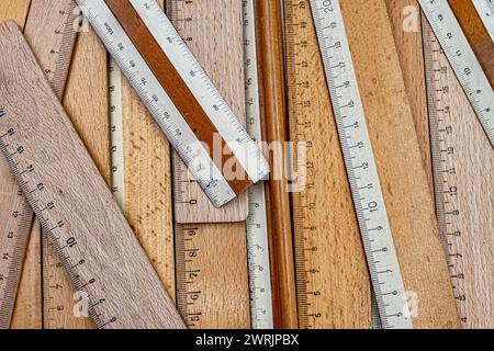 Stapel o Retrof Holzlineal Stockfoto