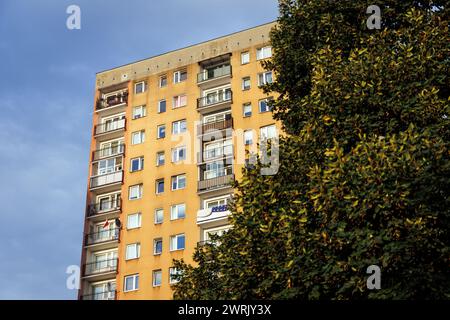 So genannte Wielka Pyta - großes Wohnhaus in Goclaw, Praga-Poludnie Bezirk, Warschau Stadt, Polen Stockfoto