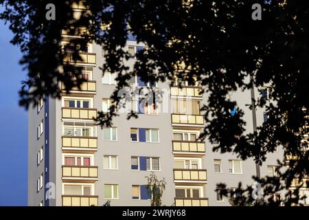 Das sogenannte Wielka Pyta - großes Wohngebäude in Goclaw, Unterbezirk von Praga-Poludnie, Warschau Stadt, Polen Stockfoto