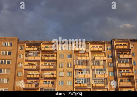 So genannte Wielka Pyta - großes Wohnhaus in Goclaw, Unterbezirk von Praga-Poludnie, Warschau Stadt, Polen Stockfoto